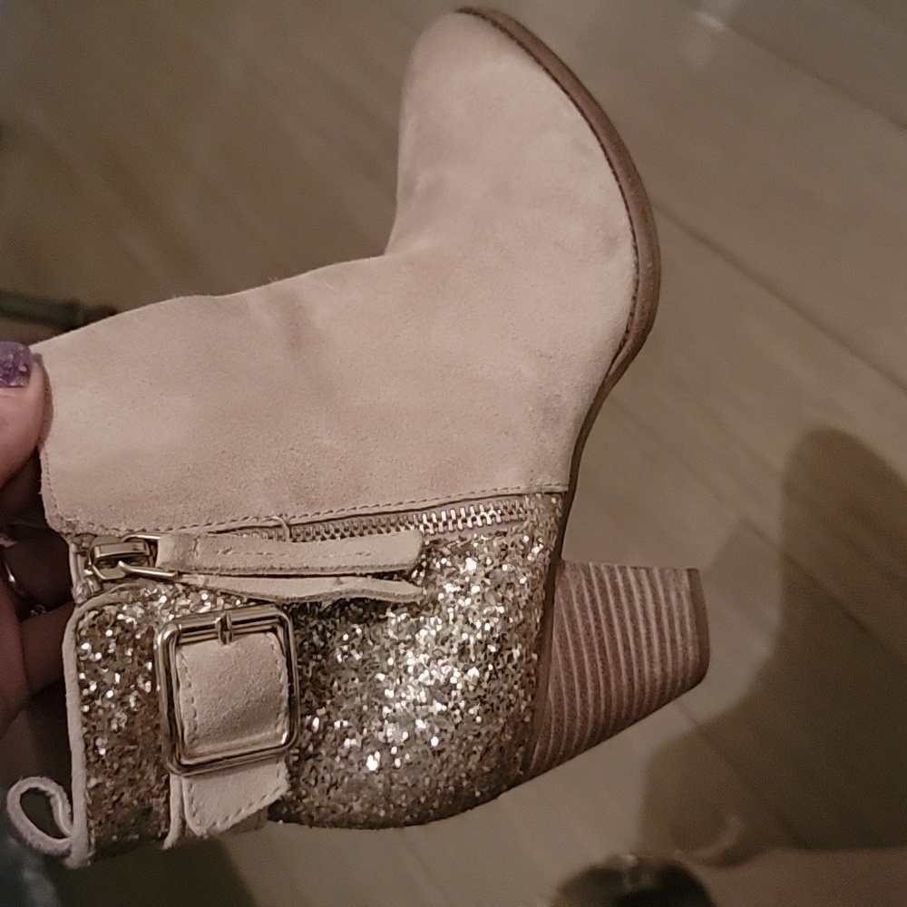 Gianni Bini gorgeous tan and gold sparkle boots! Size 8.5. - Picture 14 of 16